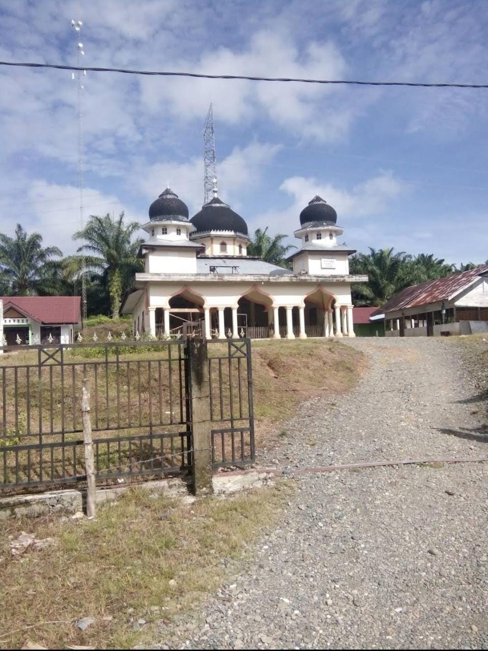 Meunasah Gampong Gunong Mata Ie